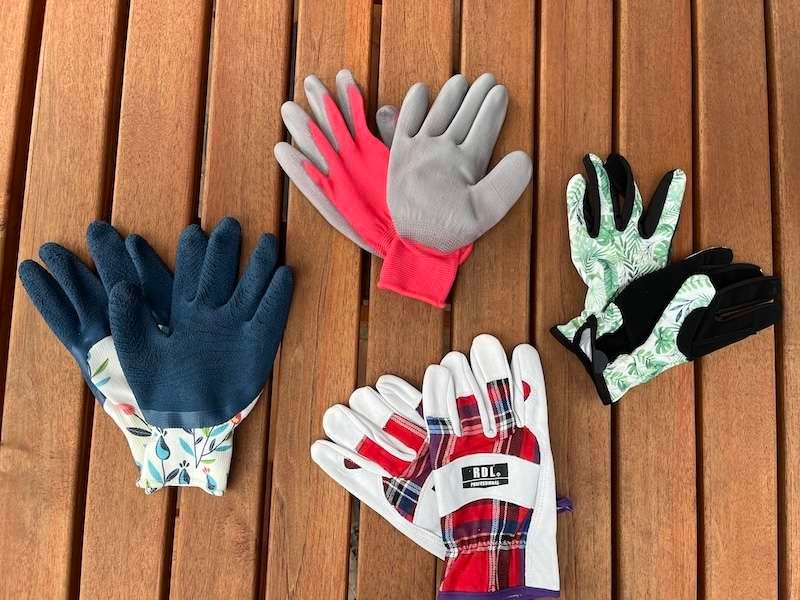 4 guantes de jardinería