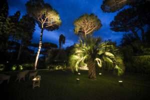 Como iluminar su jardin o terraza